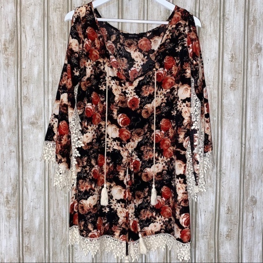 Ark & Co Floral Cold Shoulder Tunic Top Crochet Lace‎ Trim Tassel V-Neck Small